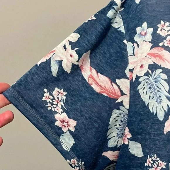 Lucky Brand Classic V Neck Floral Pattern T  Shirt - Picture 5 of 12